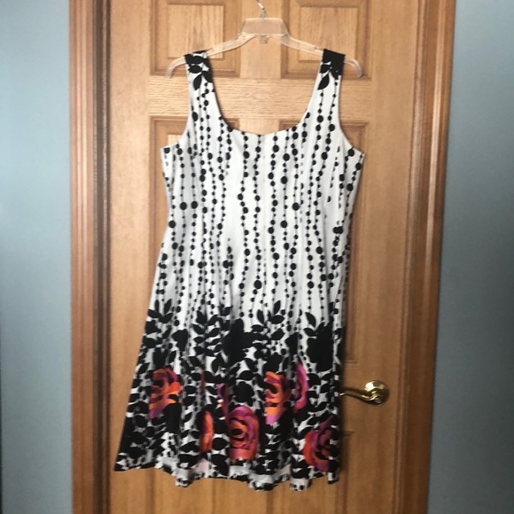 Spring dress - Picture 2 of 3